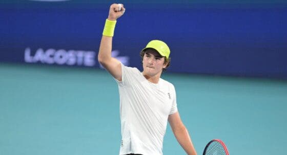 João Fonseca supera mal-estar e vence duelo fantástico Next Gen em Miami