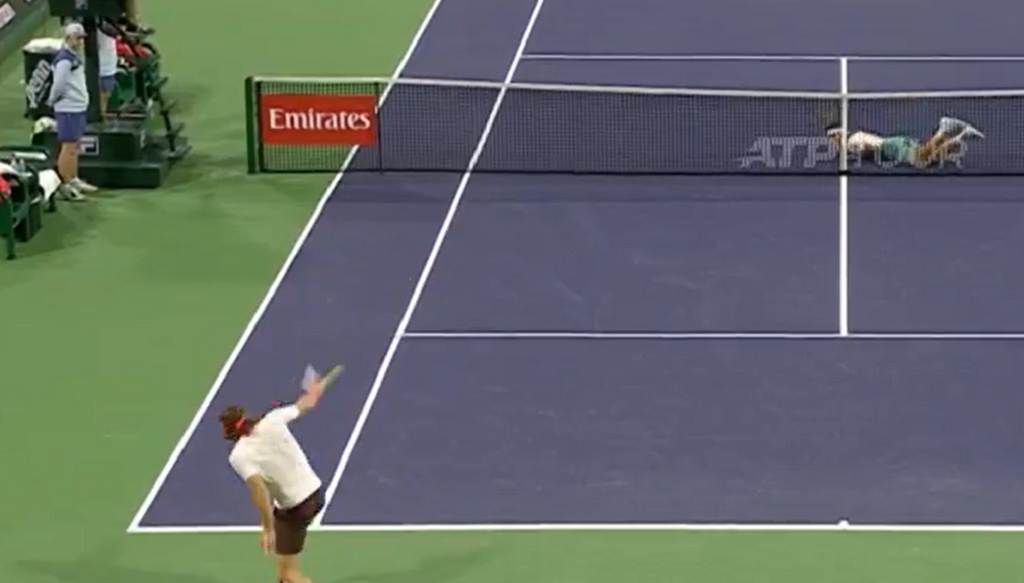 [VÍDEO] Wild estava estendido no chão e Tsitsipas falhou match point de forma clamorosa