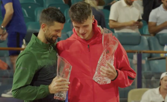 [VÍDEO] Toda a festa de Mensik em Miami com uma bonita conversa com Djokovic