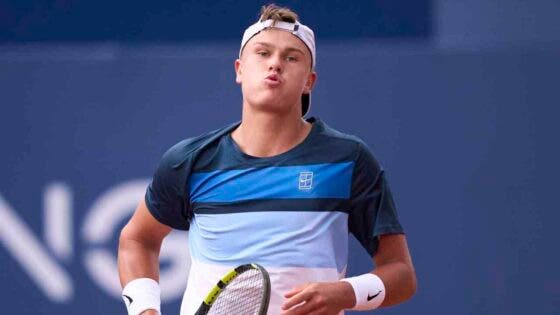 Rune arrasa Khachanov rumo à final de Barcelona e tenta acabar jejum de dois anos