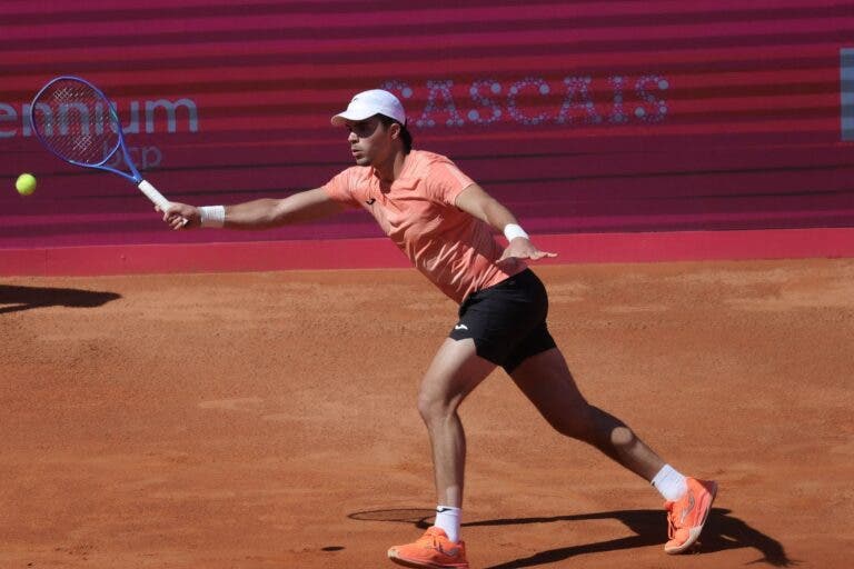 Jaime Faria regressa após dois meses com derrota na estreia no Estoril Open