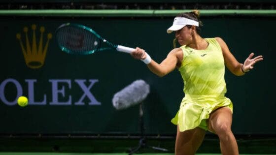 Sakkari não consegue engatar e cai à primeira em Rouen