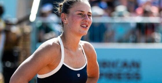 [VÍDEO] Kostyuk protagoniza em Madrid um dos ases mais bizarros da história