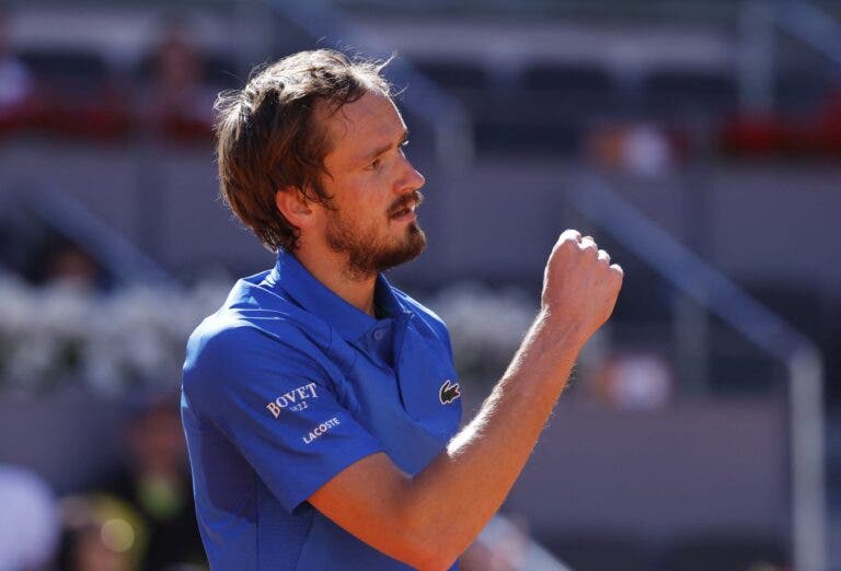 Medvedev domina rumo aos ‘oitavos’ de Roma, Fils segue perfeito contra Tsitsipas