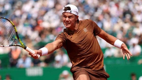 Rune, Rublev e Korda entram seguros em Barcelona e avançam para a segunda ronda