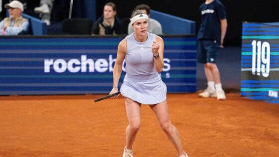 Svitolina dá pneu a compatriota e desfila até aos ‘quartos’ em Rouen
