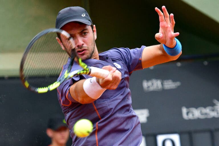 Matheus Pucinelli para nas semis em Porto Alegre