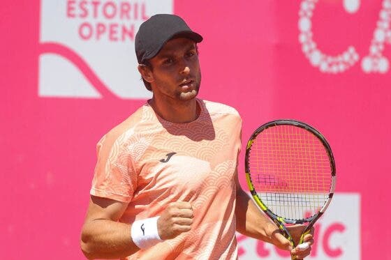 Vukic ressuscita temporada no Estoril Open com arraso histórico a caminho das ‘meias’