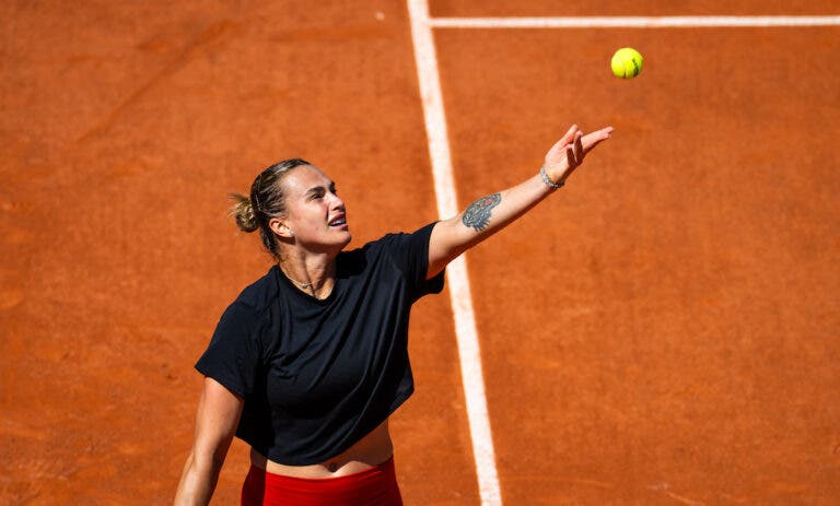Sabalenka deixa aviso em Roland Garros: «Estou mais forte do que nunca em terra batida»