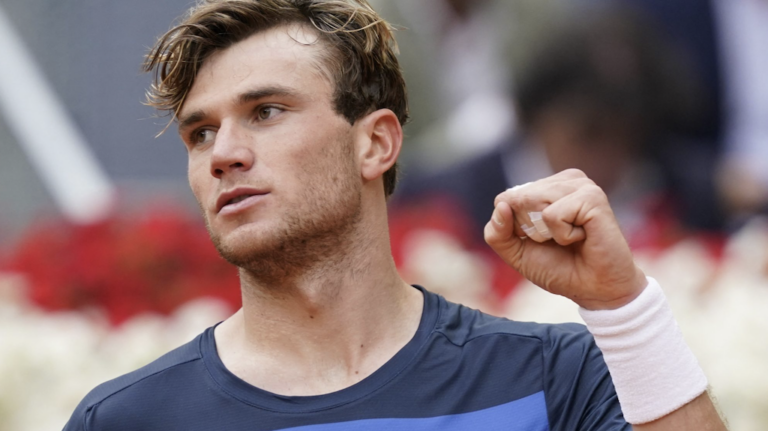 Draper volta a arrasar e entra no top 5 mundial; Cerundolo bate Mensik em Madrid