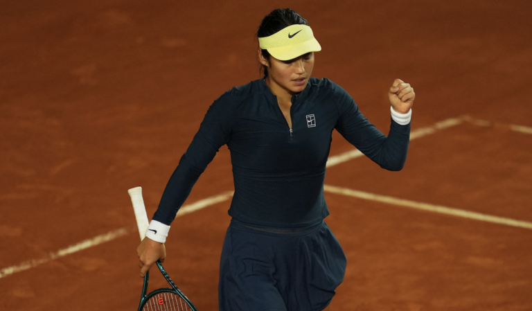 Raducanu resiste a tropeção e avança em Roma, Kostyuk esmaga Eala