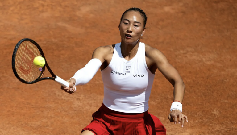 Azarenka fica pelo caminho e Zheng segue para a terceira ronda do WTA 1000 de Roma