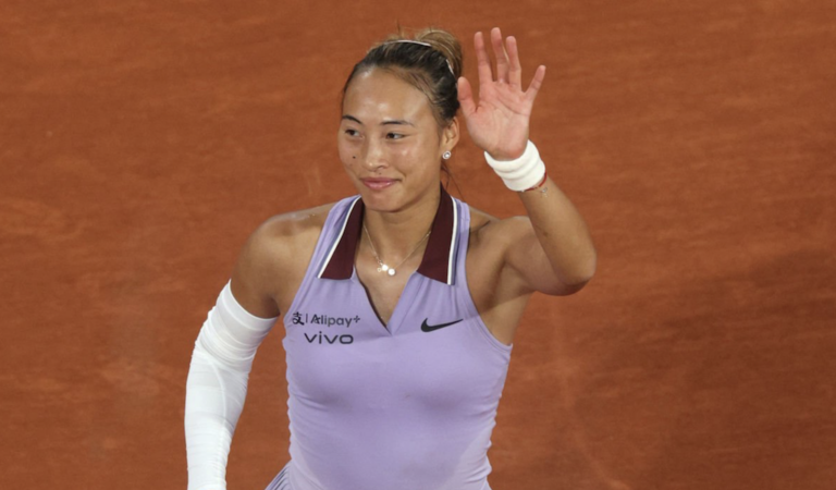 Zheng regressa a Roland Garros com vitória sobre antiga finalista