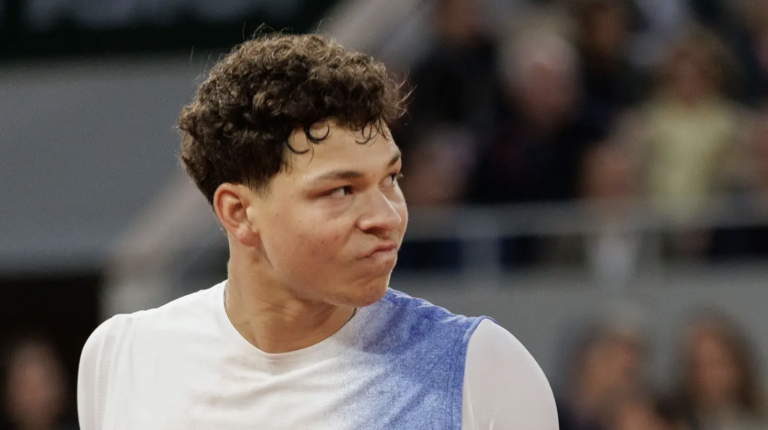 Shelton é o primeiro na terceira ronda de Roland Garros… sem tem de jogar a segunda