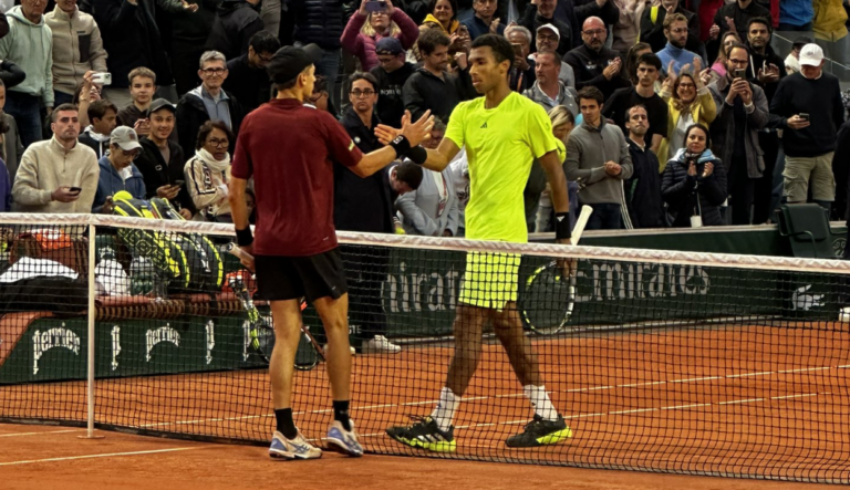 Surreal: Felix Auger-Aliassime volta a perder de dois sets acima num Slam e cai em Roland Garros