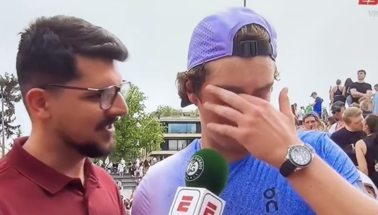 [VÍDEO] Fonseca emociona-se na entrevista em court após vence em Paris: «Nunca tinha visto a minha avó a chorar»