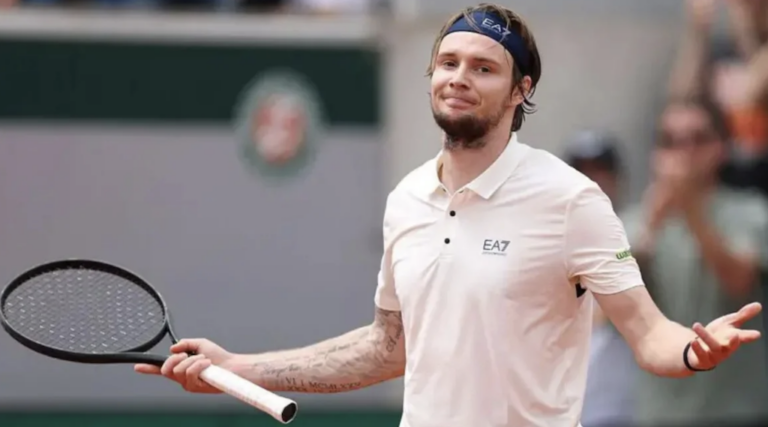 Bublik dá show e marca duelo com Khachanov nas ‘meias’ de Halle