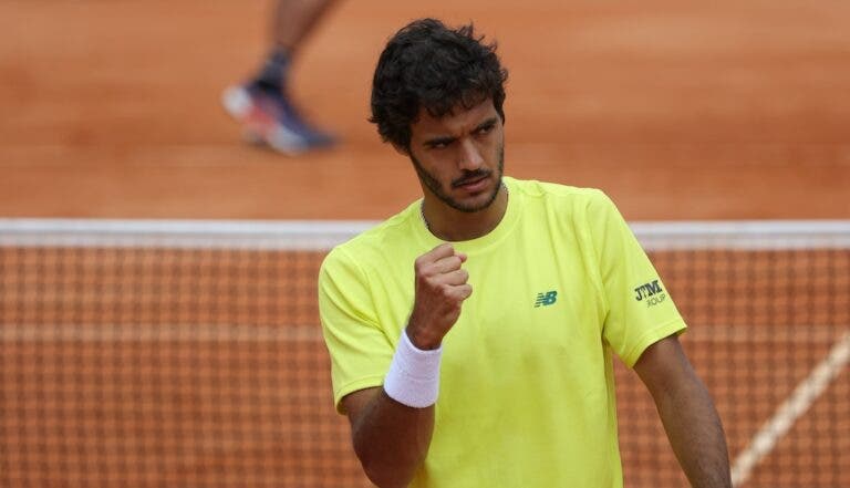 Cabral volta a ganhar em Bordéus e está na quarta final seguida com Miedler