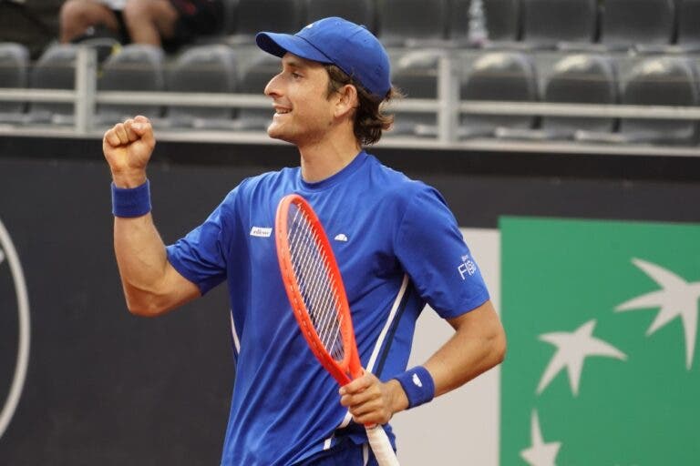 Passaro voa alto e tomba Dimitrov em Roma, Fils e Khachanov cumprem