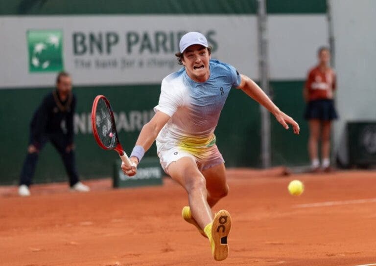 João Fonseca volta a ser batido por Draper e cai na 3.ª ronda em Roland Garros