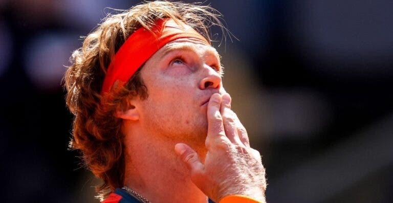 Rublev segue para as meias-finais em Hamburgo; Cobolli e Etcheverry marcam duelo
