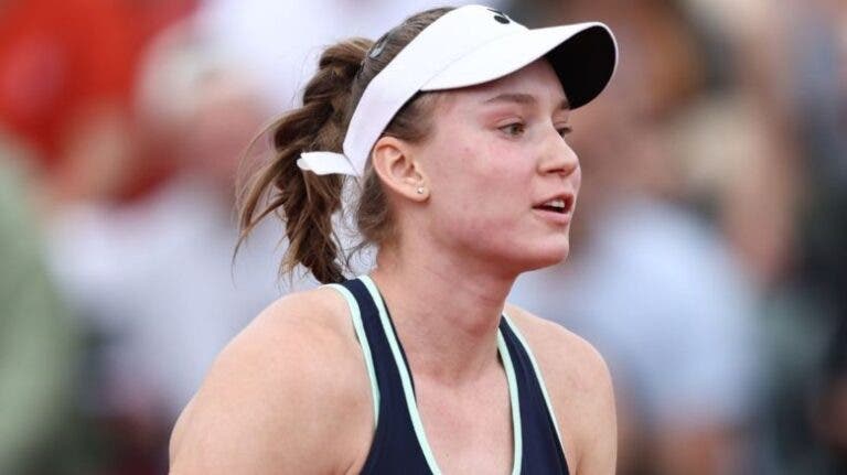 Rybakina apanha valente susto mas segue boa fase rumo à 2.ª ronda em Roland Garros