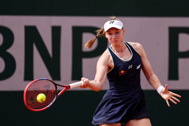 Rybakina vence pela 6.ª vez seguida e marca duelo com Ostapenko, Shnaider diz adeus a Roland Garros