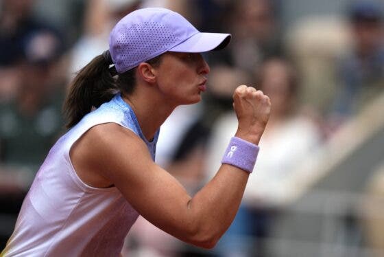 Swiatek vence pela 22.ª vez seguida em Roland Garros e vai agora defrontar… Raducanu