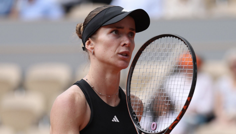 Svitolina vira de 4-6, 3-5 abaixo, salva match points e vira para bater Paolini rumo aos ‘quartos’ de Roland Garros