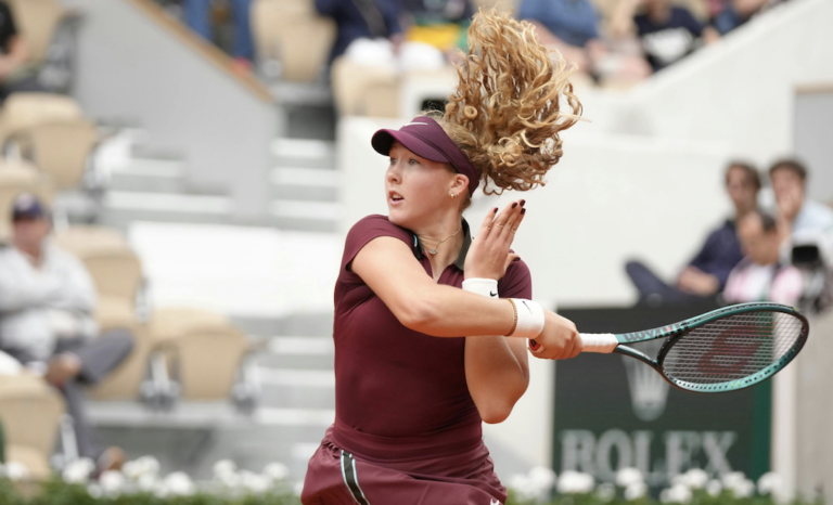 Andreeva continua a ignorar idade e está de volta aos quartos-de-final em Roland Garros