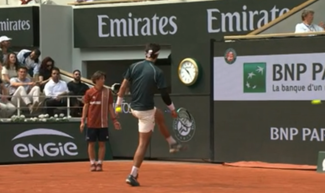 [VÍDEO] Musetti esteve à beira da desqualificação em Roland Garros
