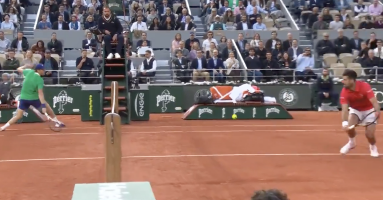 [VÍDEO] O ponto monstruoso entre Djokovic e Sinner em Roland Garros