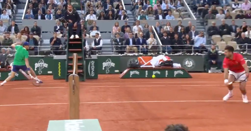 [VÍDEO] O ponto monstruoso entre Djokovic e Sinner em Roland Garros