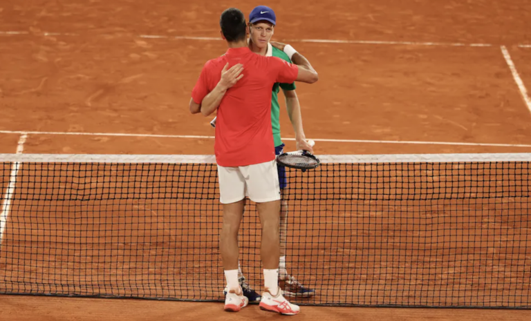 Sinner pede a Djokovic para continuar a jogar: «O ténis ainda precisa dele»