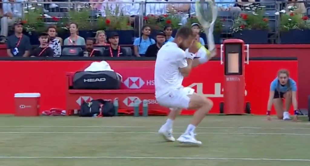 [VÍDEO] Fritz acerta com estrondo em Moutet no Queen’s Club