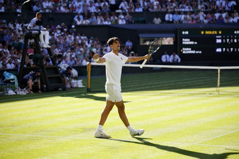 Alcaraz admite nervos na estreia: «Wimbledon é especial, senti que era a primeira vez»