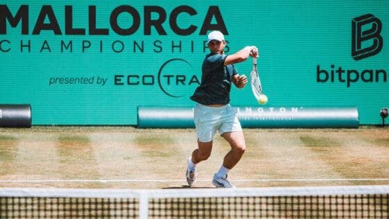 Griekspoor trava Auger-Aliassime em Maiorca rumo à quinta final da carreira