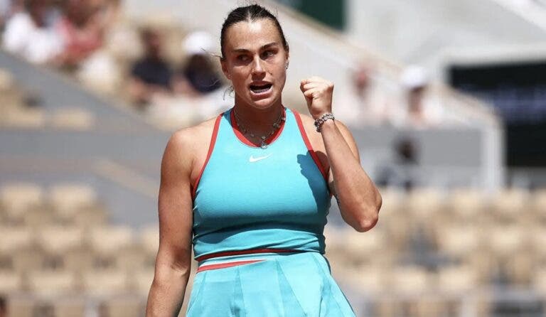 Sabalenka derrota Zheng em encontro fantástico e regressa às ‘meias’ em Paris