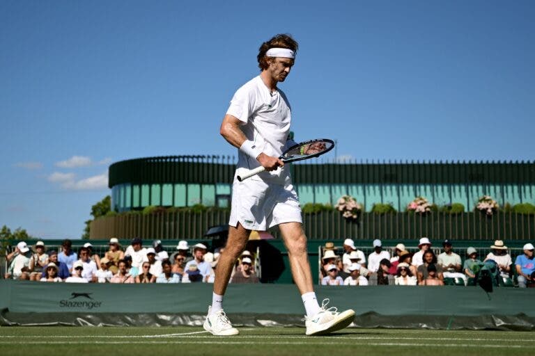 Rublev evita drama, Auger-Aliassime acorda a tempo e Khachanov passeia em Wimbledon