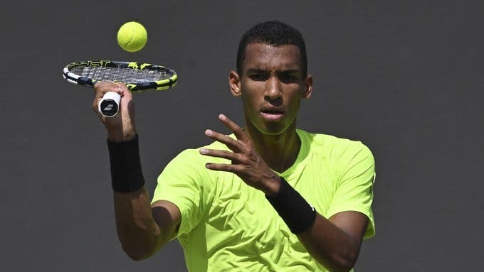 Auger-Aliassime sofre mas avança para os ‘oitavos’ no ATP 500 de Halle