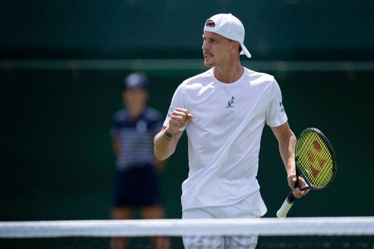 Fucsovics, Mannarino e Basilashvili a um passo do quadro principal de Wimbledon