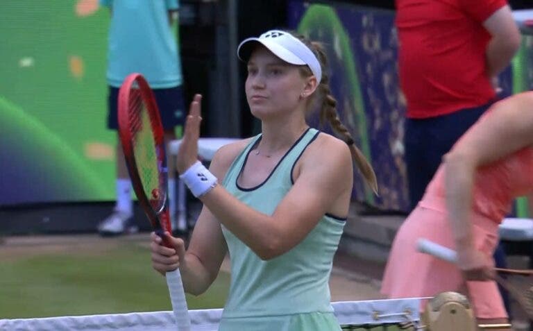 Rybakina volta a vencer e marca duelo com Sabalenka em Berlim