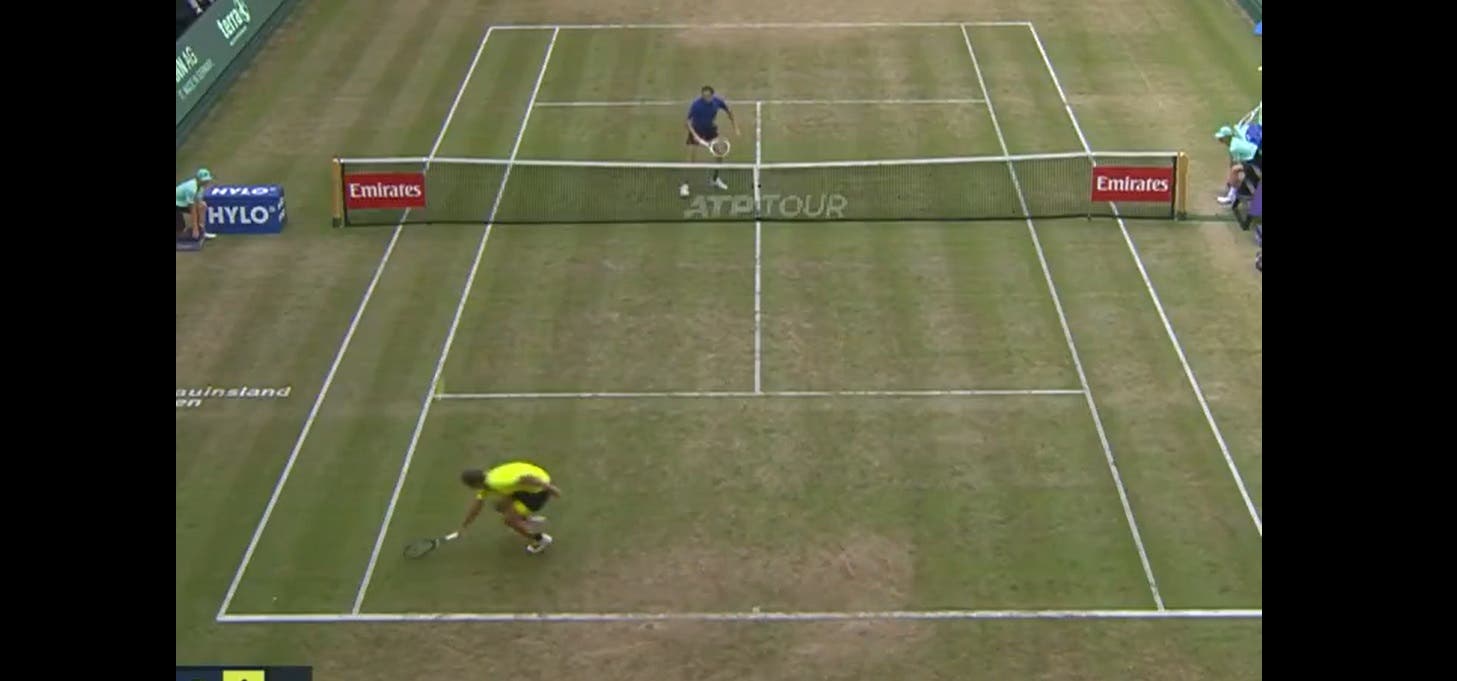 [VÍDEO] Zverev ganha um dos pontos do mês em Halle