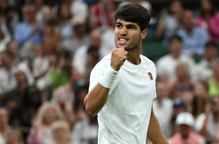 Alcaraz perde set com Rublev mas avança em Wimbledon na 22.ª vitória seguida