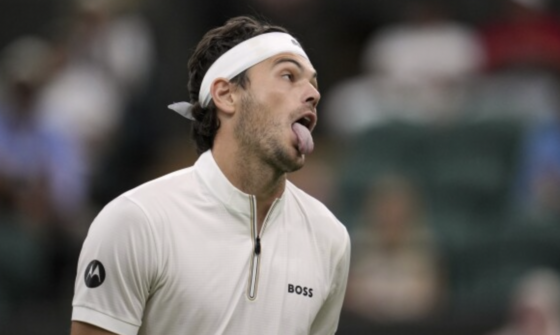 Fritz sobrevive a duelo louco com Mpetshi Perricard e avança em Wimbledon