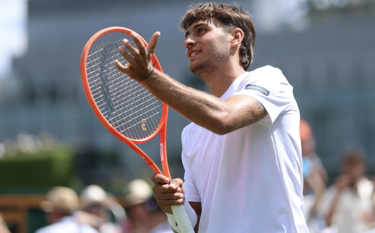 Cobolli brilha rumo aos ‘oitavos’ de Wimbledon: «Detestava jogar em relva»