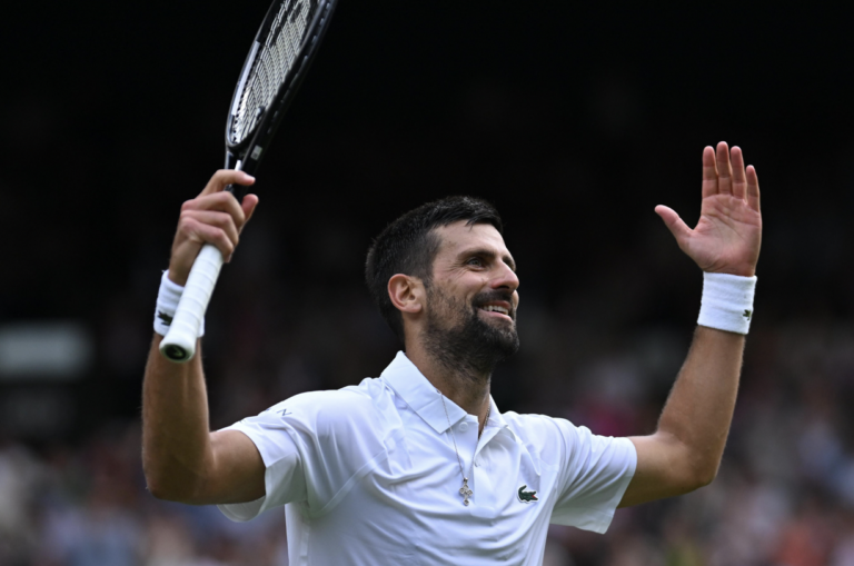 Djokovic pega no comando de PlayStation e faz magia rumo à 100.ª vitória em Wimbledon