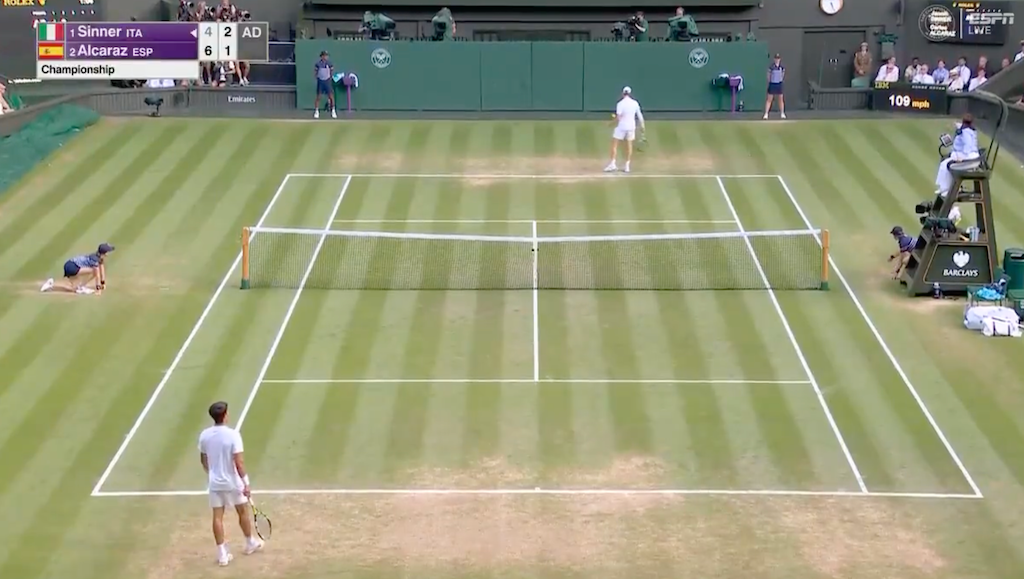 [VÍDEO] Final de Wimbledon interrompida pela… rolha de uma garrafa de champanhe