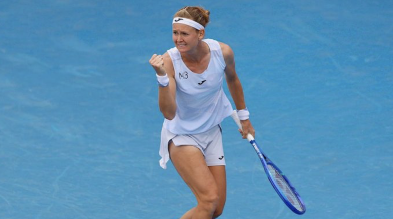 Bouzkova bate Noskova e vence WTA de Praga pela segunda vez