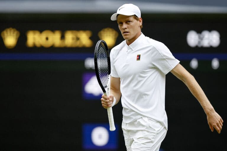 Sinner faz exibição perfeita e arrasa rumo à terceira ronda de Wimbledon